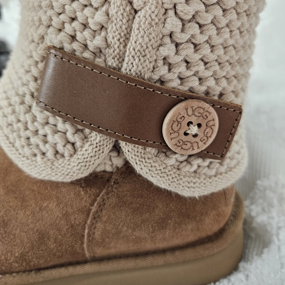 Ugg Chestnut Knit Boots - Picture 4 of 10
